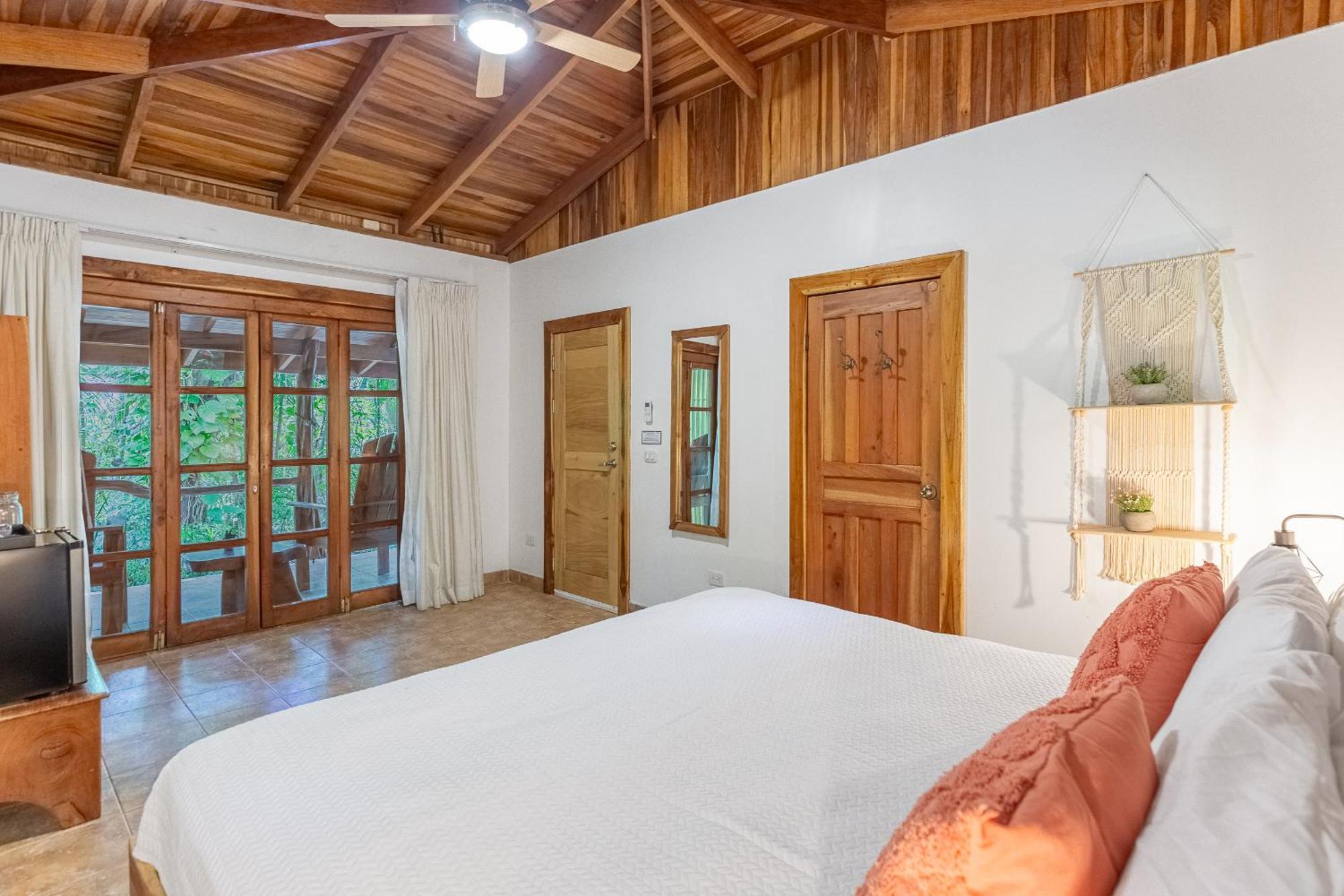 Makanas Beach Bungalows Playa Santa Teresa  Room photo